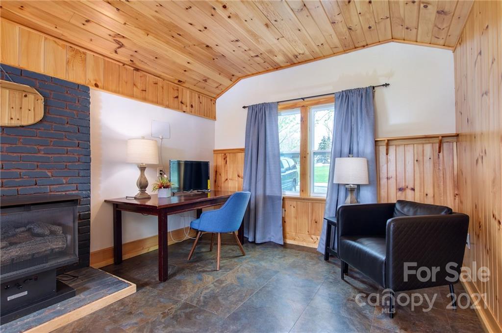 3 Oak Hill Road Candler NC 28715