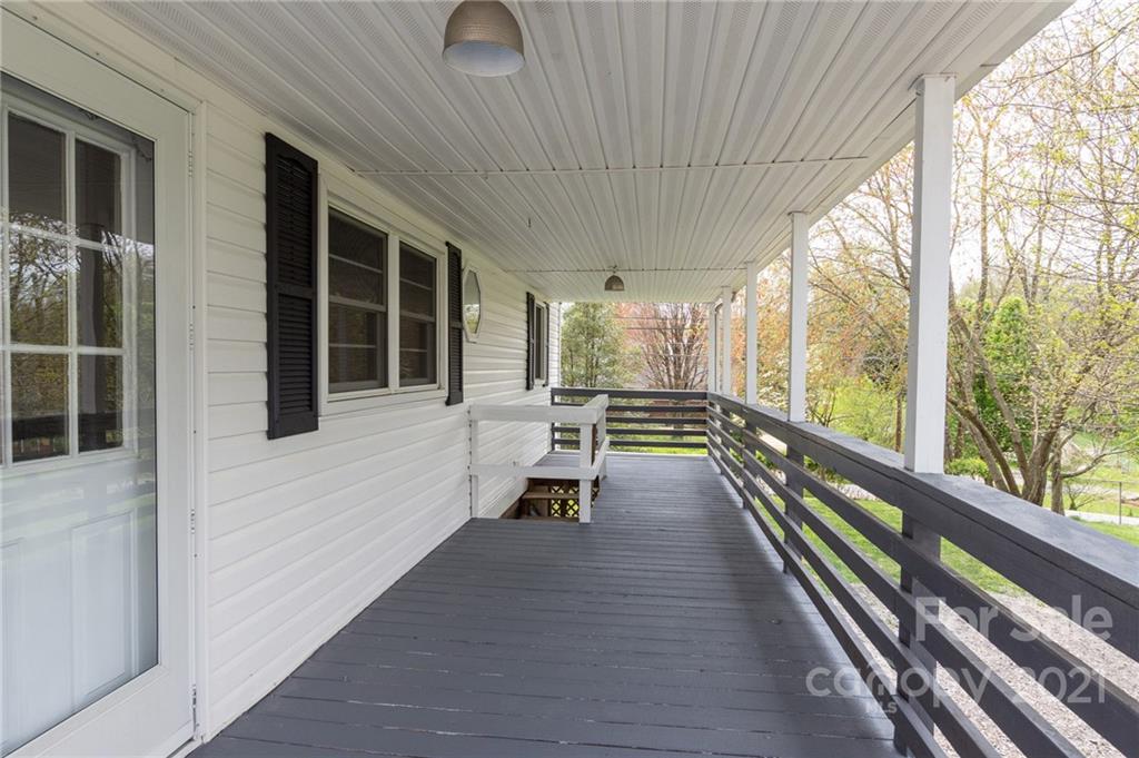 3 Oak Hill Road Candler NC 28715