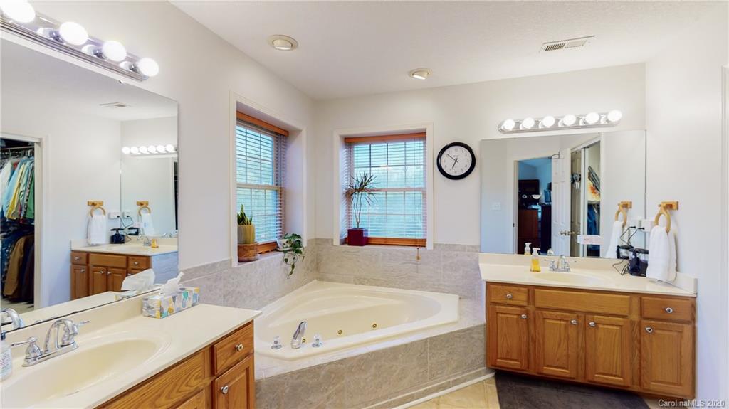 8 Amber Knoll Court Weaverville NC 28787
