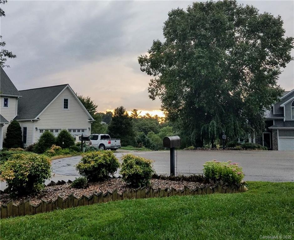8 Amber Knoll Court Weaverville NC 28787