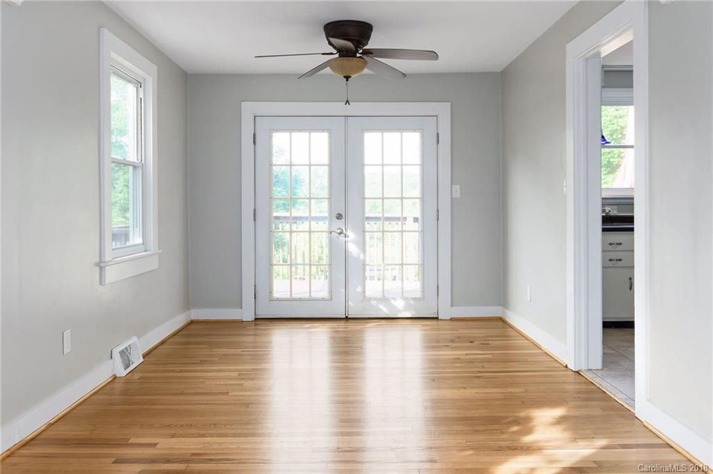 34 Chester Place Asheville NC 28806