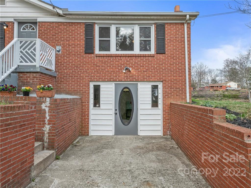 22 Spring Drive Asheville NC 28806