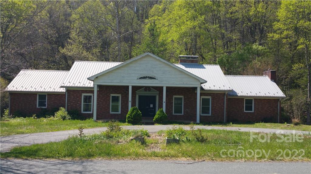 1501 Bear Creek Road Bakersville NC 28705