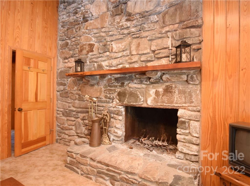 4350 Highway 261 Bakersville NC 28705