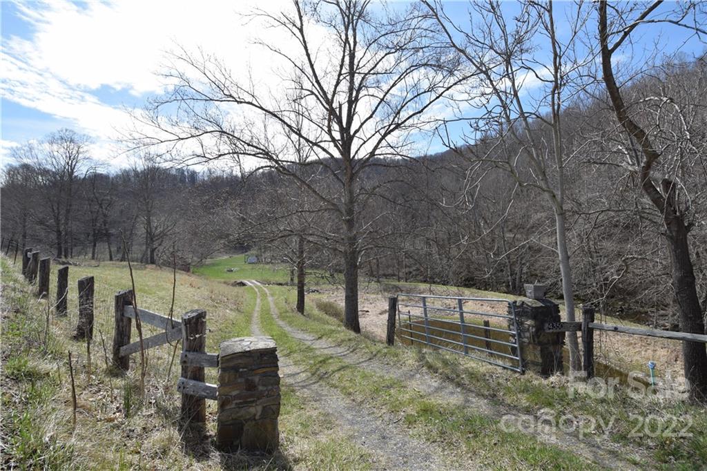4350 Highway 261 Bakersville NC 28705