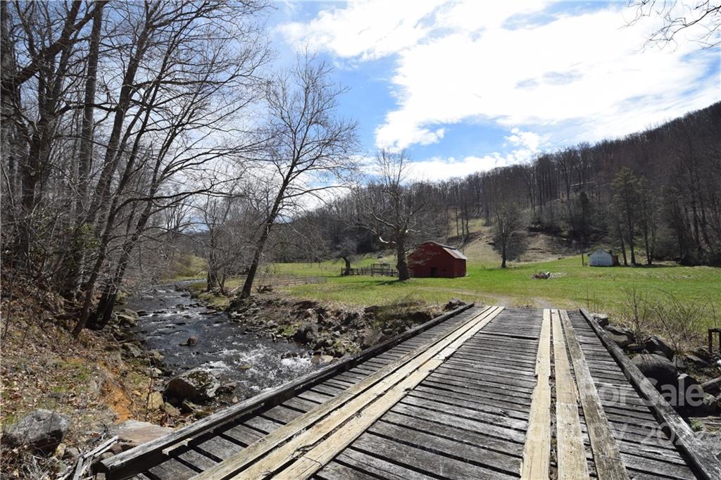 4350 Highway 261 Bakersville NC 28705