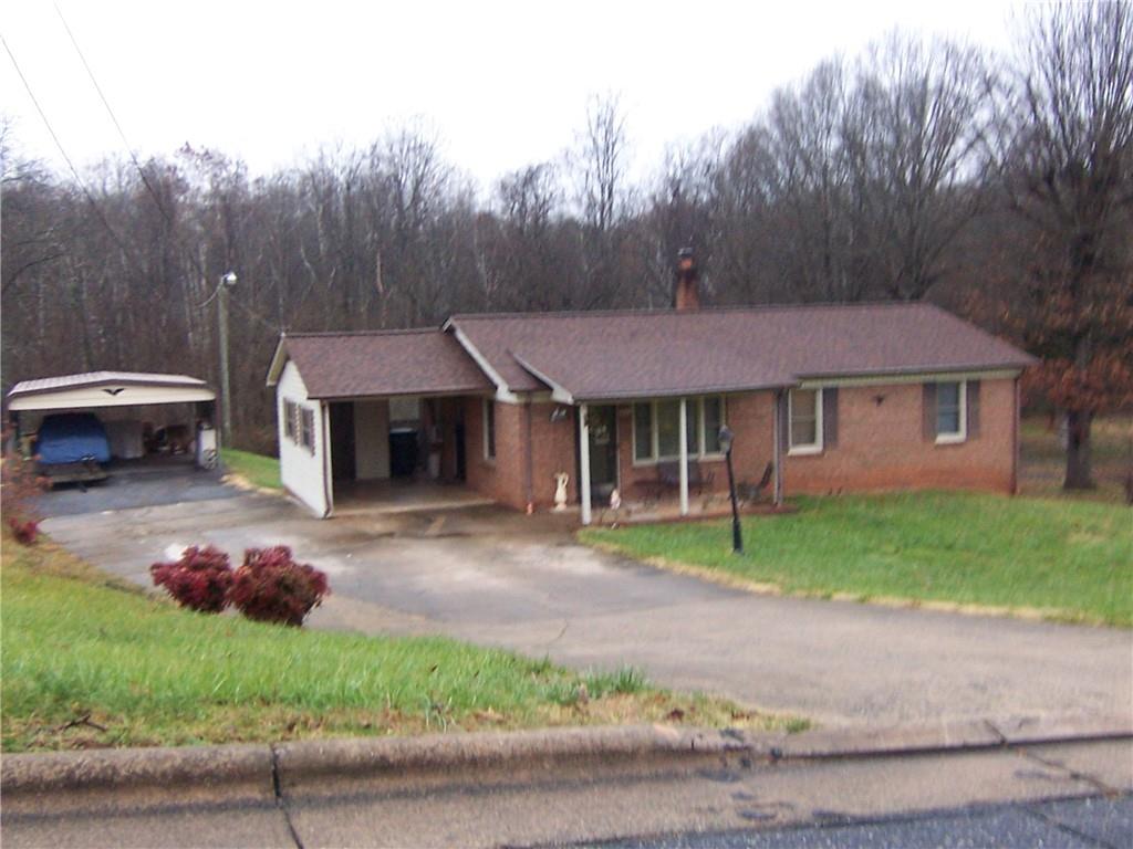 922 S Caldwell Avenue Newton NC 28658