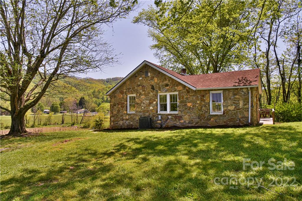 28 Brooks Branch Road Leicester NC 28748