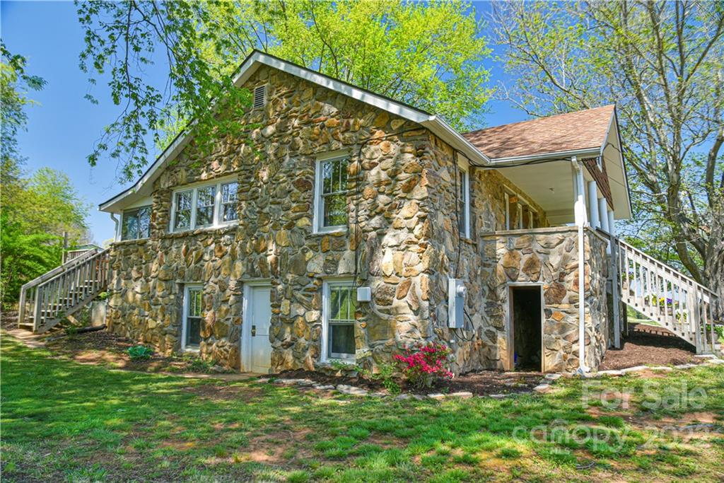 28 Brooks Branch Road Leicester NC 28748