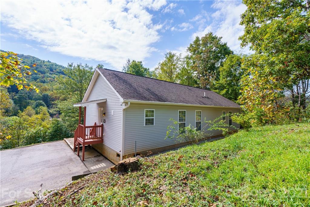 10 Bee Pollen Lane Weaverville NC 28787