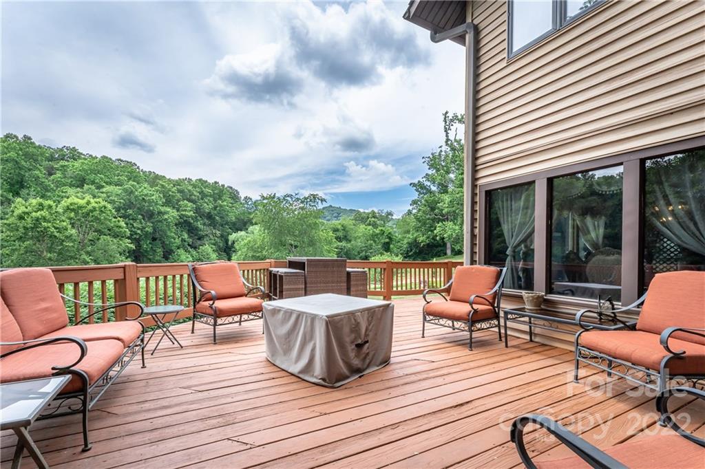 22 Barclay Road Candler NC 28715