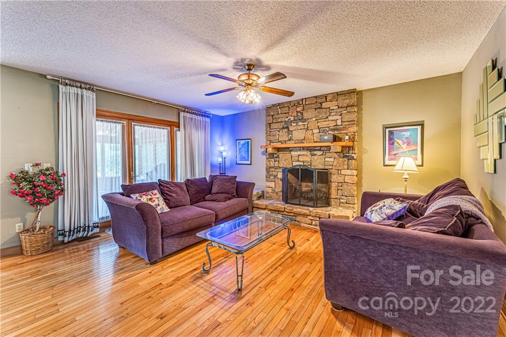 22 Barclay Road Candler NC 28715