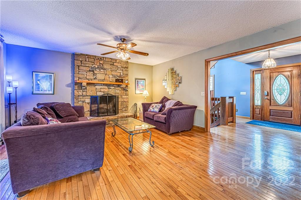 22 Barclay Road Candler NC 28715