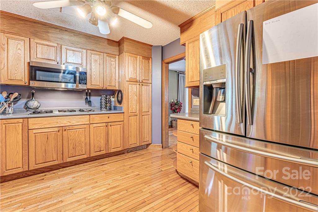 22 Barclay Road Candler NC 28715