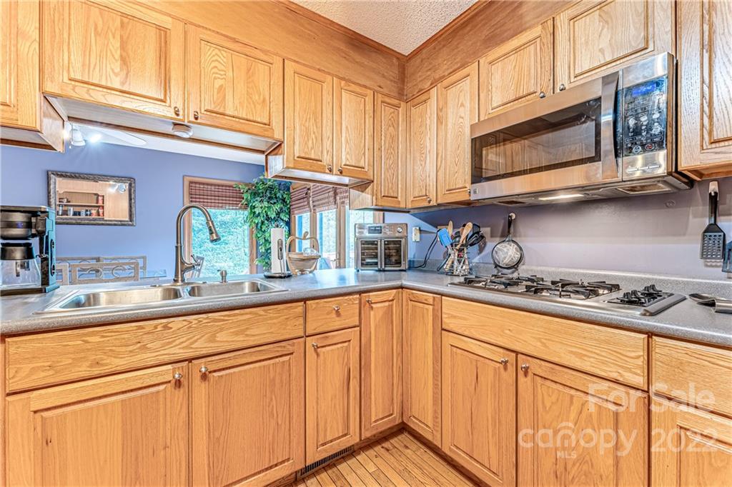 22 Barclay Road Candler NC 28715