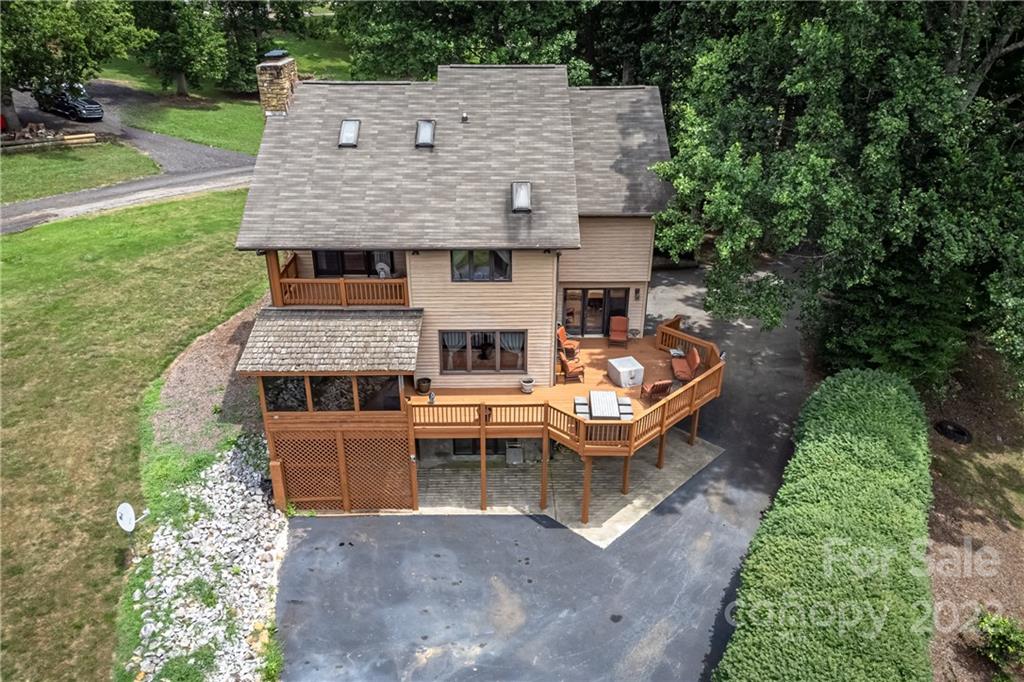 22 Barclay Road Candler NC 28715