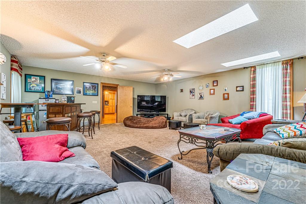22 Barclay Road Candler NC 28715