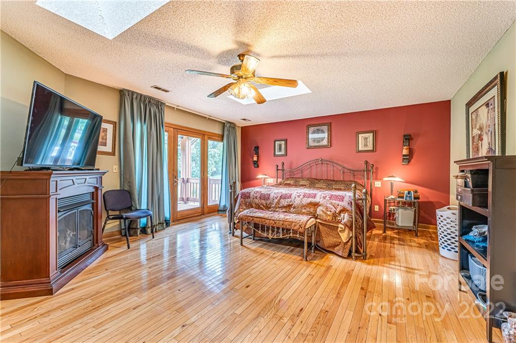 22 Barclay Road Candler NC 28715