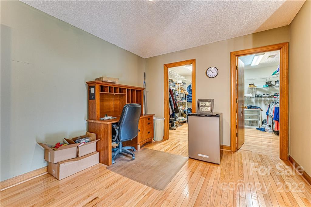 22 Barclay Road Candler NC 28715