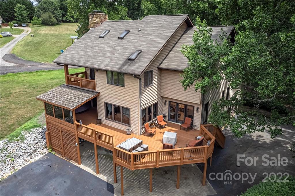 22 Barclay Road Candler NC 28715