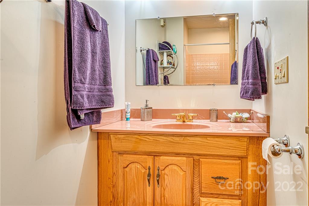 22 Barclay Road Candler NC 28715