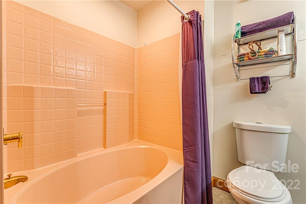 22 Barclay Road Candler NC 28715