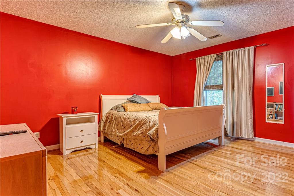 22 Barclay Road Candler NC 28715