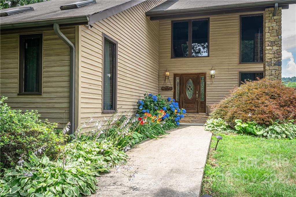 22 Barclay Road Candler NC 28715