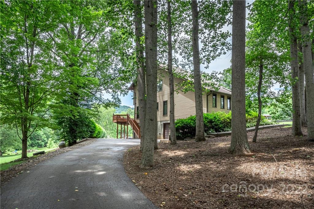 22 Barclay Road Candler NC 28715