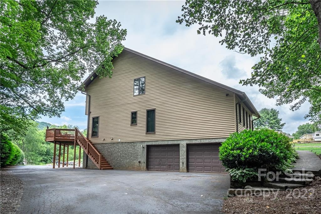 22 Barclay Road Candler NC 28715