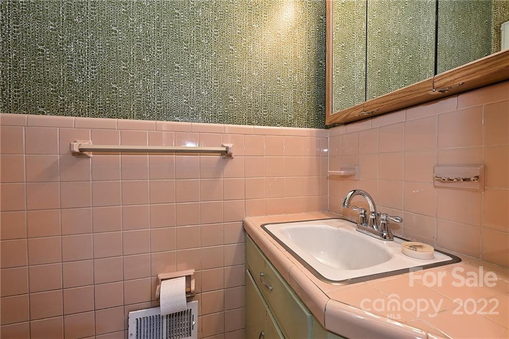1939 Edgewater Drive Charlotte NC 28210