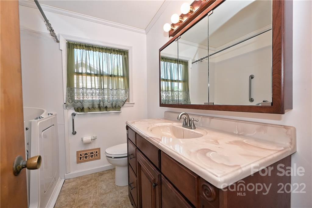 1939 Edgewater Drive Charlotte NC 28210