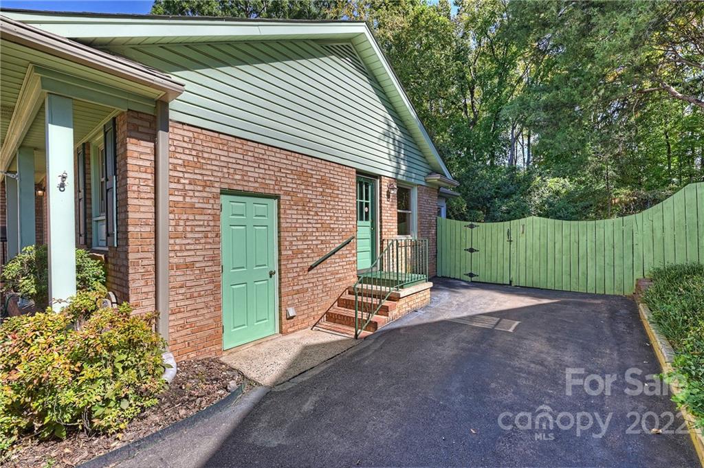 1939 Edgewater Drive Charlotte NC 28210