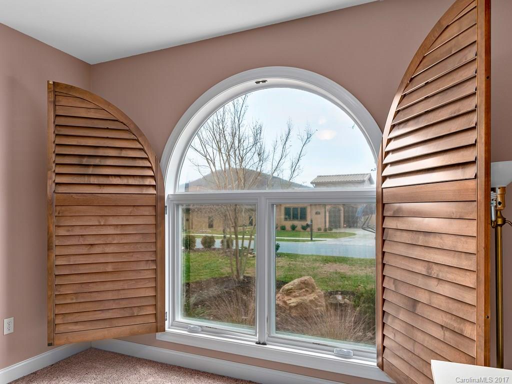 22 Ocaso Drive Asheville NC 28806