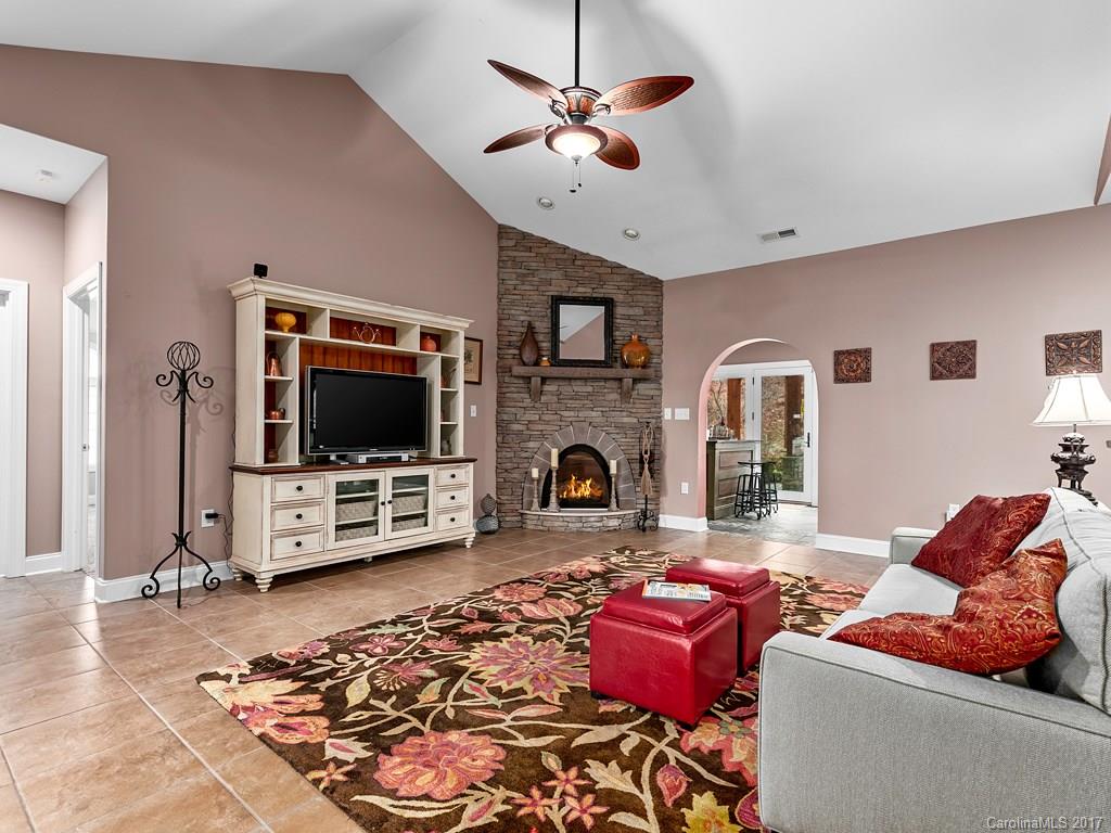 22 Ocaso Drive Asheville NC 28806