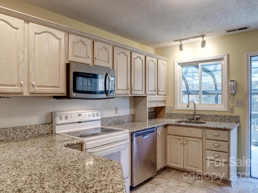 10 Old Asbury Road Candler NC 28715