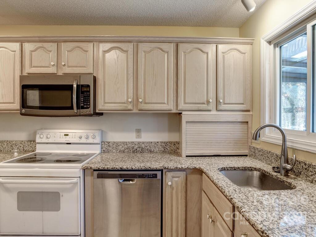 10 Old Asbury Road Candler NC 28715