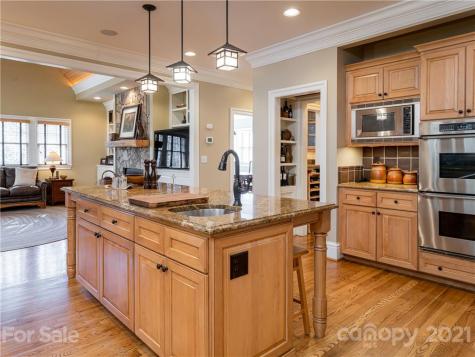 1643 Olmsted Drive Asheville NC 28803