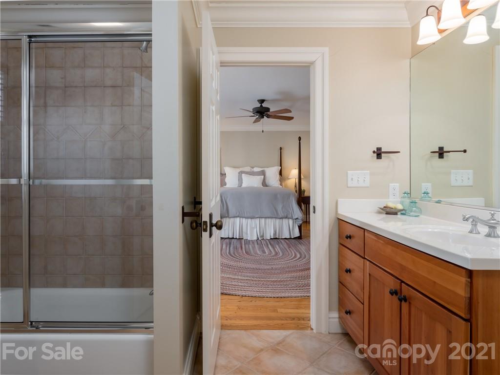 1643 Olmsted Drive Asheville NC 28803