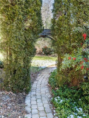 1643 Olmsted Drive Asheville NC 28803