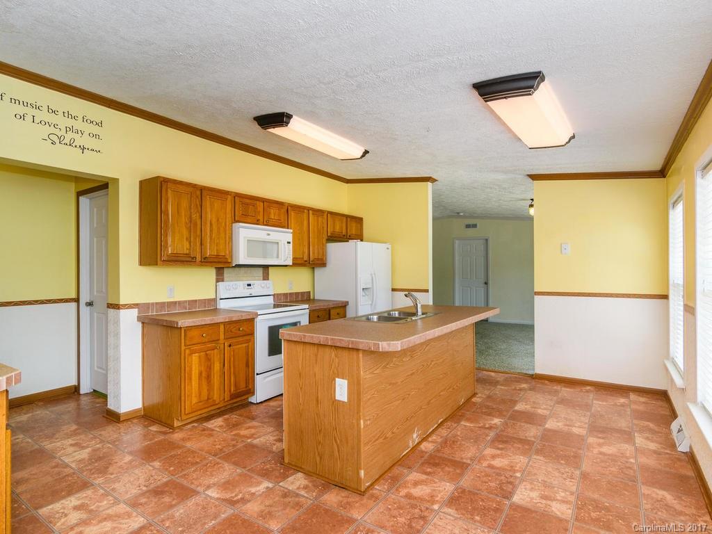 11 Powder Horn Trail Weaverville NC 28787
