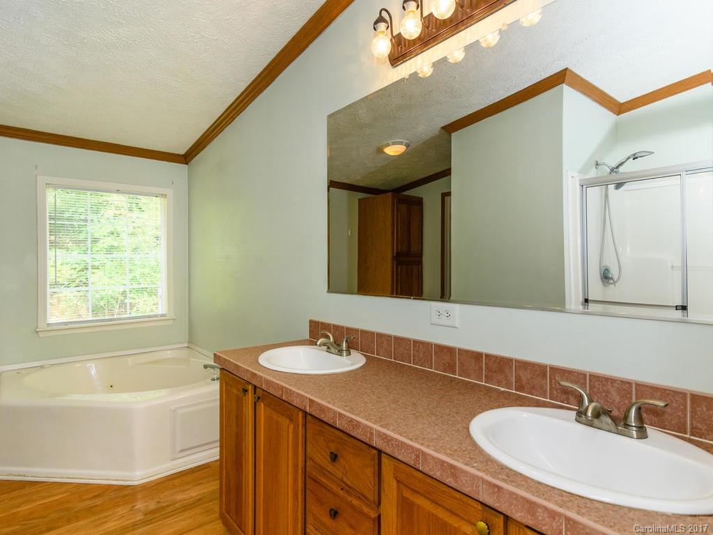 11 Powder Horn Trail Weaverville NC 28787