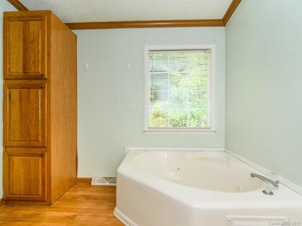 11 Powder Horn Trail Weaverville NC 28787