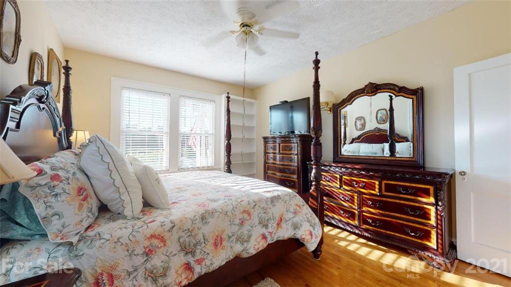457 E Court Street Marion NC 28752
