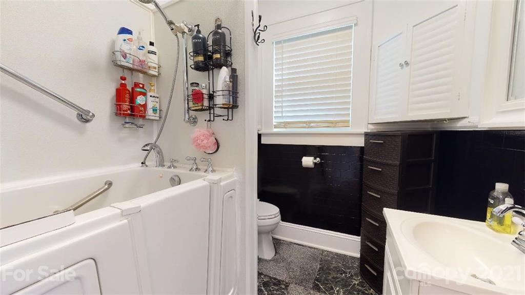 457 E Court Street Marion NC 28752