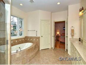 1646 Olmsted Drive Asheville NC 28803