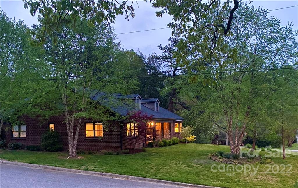 112 8th Avenue NW Hickory NC 28601