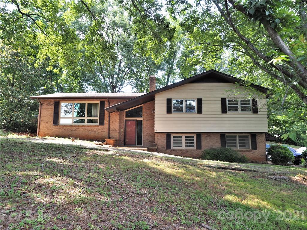 135 42nd Avenue Circle NE Hickory NC 28601