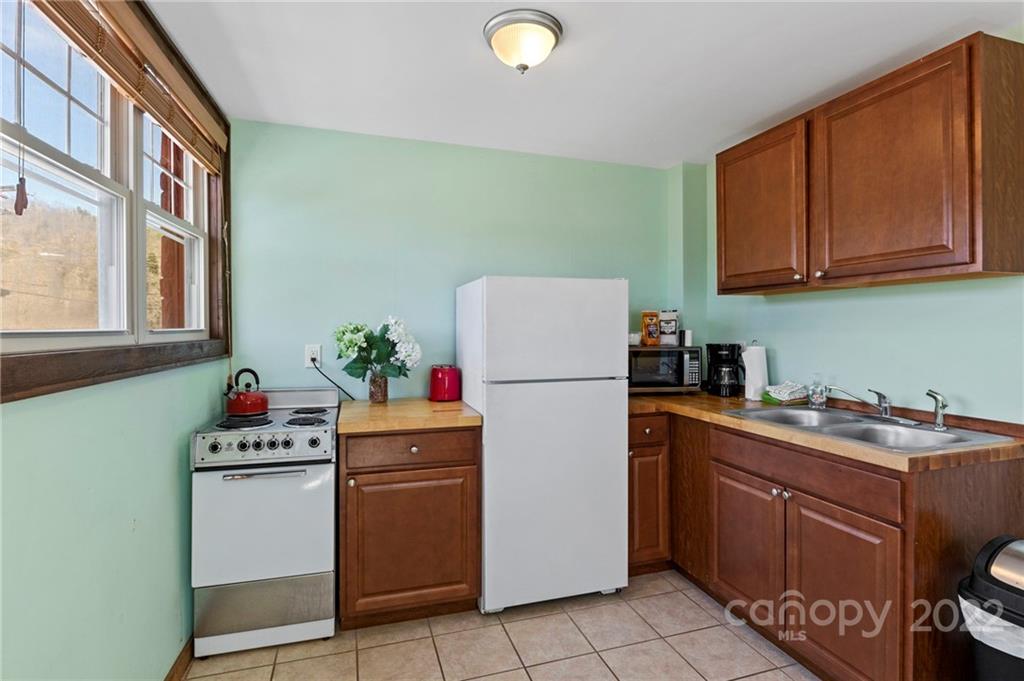 158 Bridge Street Hot Springs NC 28743