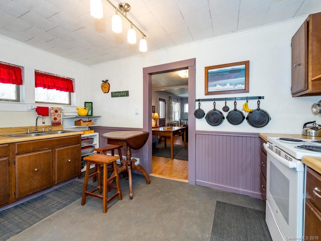 64 Bryson Road Mills River NC 28759